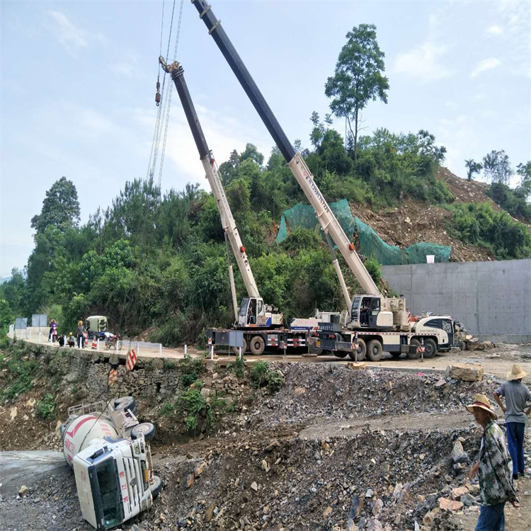 点军汽车掉沟里叫吊车救援要多少钱